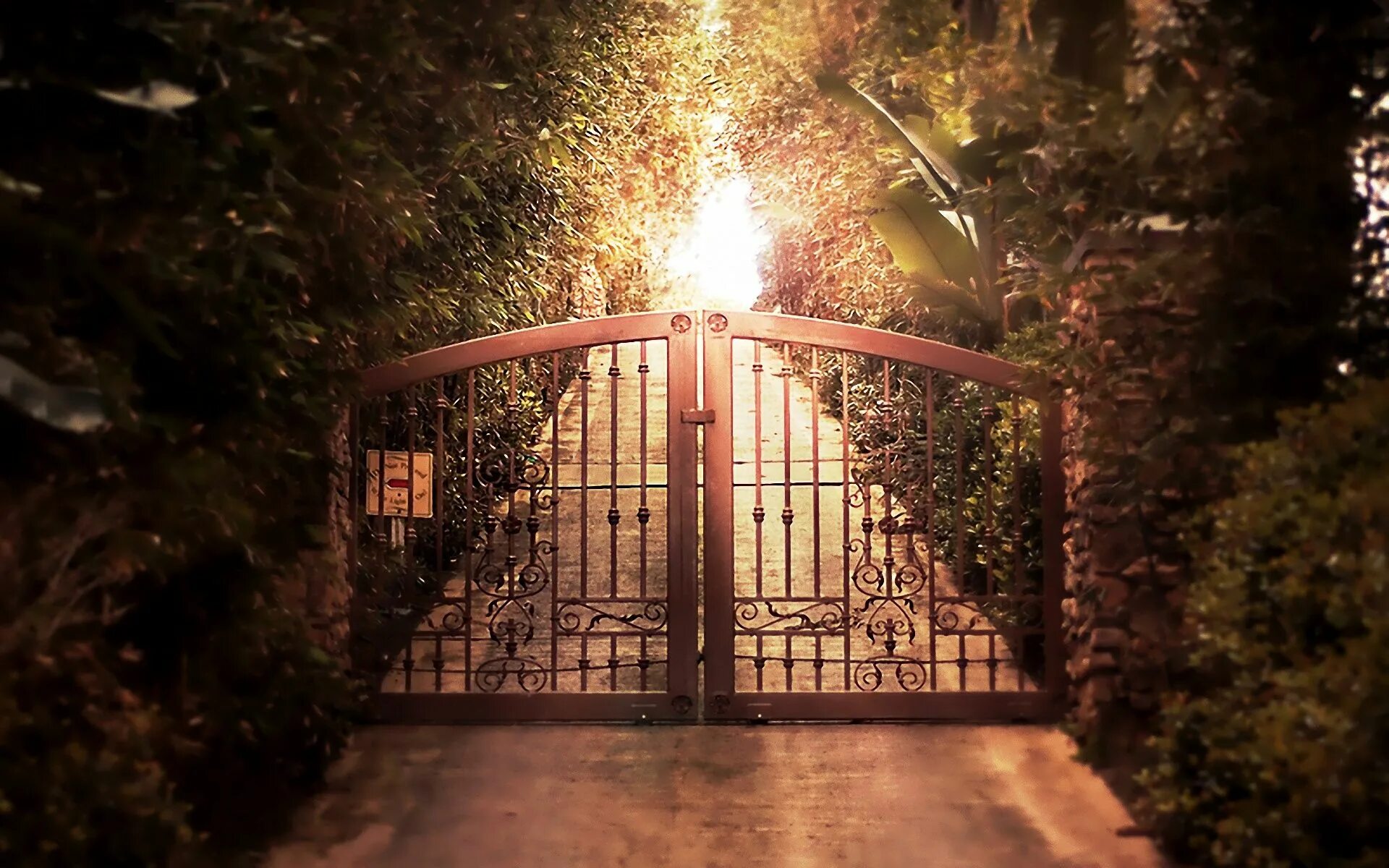 Сказочные ворота. Волшебные ворота. Калитка в Волшебный сад. Красивые сказочные ворота.
