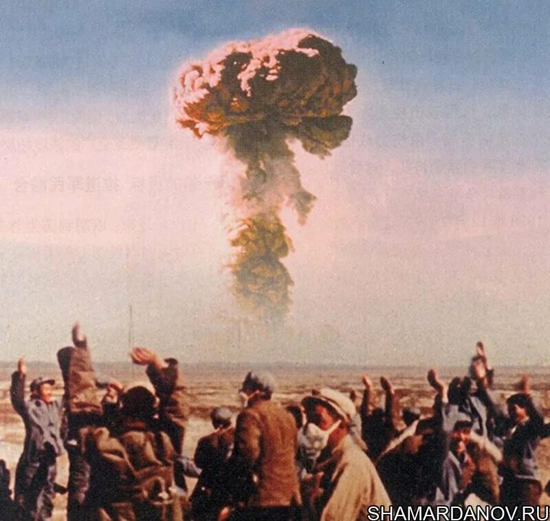 Испытание первой ядерной бомбы год. Китай испытание атомной бомбы 1964. Ядерный полигон Лобнор. Ядерное испытание Китая 1964. Испытание ядерного оружия в Китае в 1964 году.