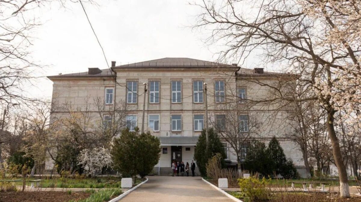 Женя дерюгина подвиг. Медицинский колледж севастополь. Севастопольский медицинский колледж. Жени дерюгиной севастопольский медицинский. Севастопольский медицинский колледж имени жени дерюгиной здание.