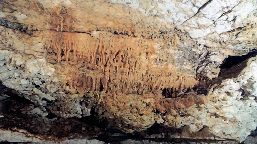 Образование пещер. Образование пещер. Образование пещер. Грот геология. Пещера сталактиты и сталагмиты.