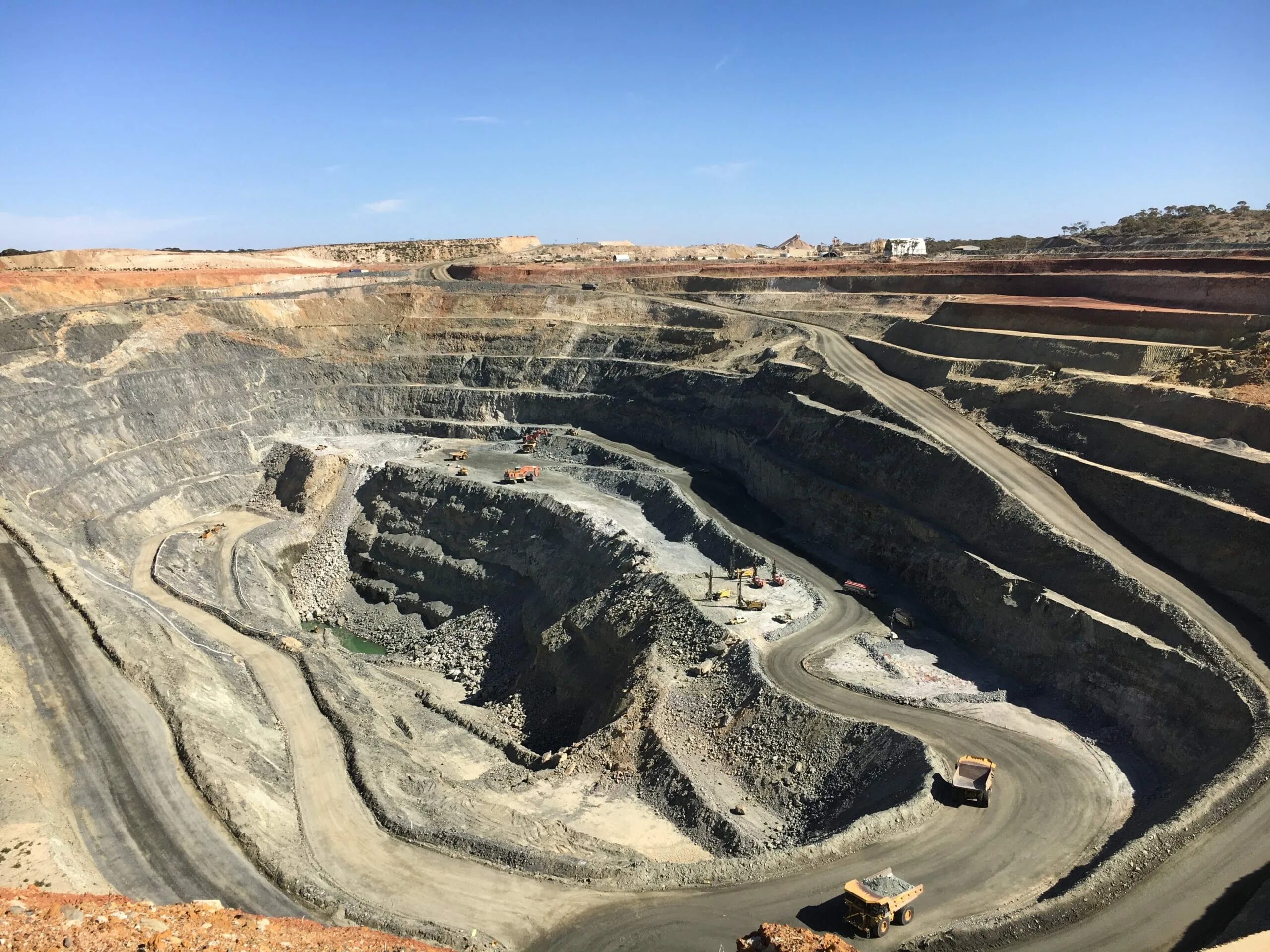 Как переводится mining. Золотодобыча Шахты. Золотодобыча в Австралии. Central Deborah Gold mine Австралия. Savuka Gold mine, ЮАР.