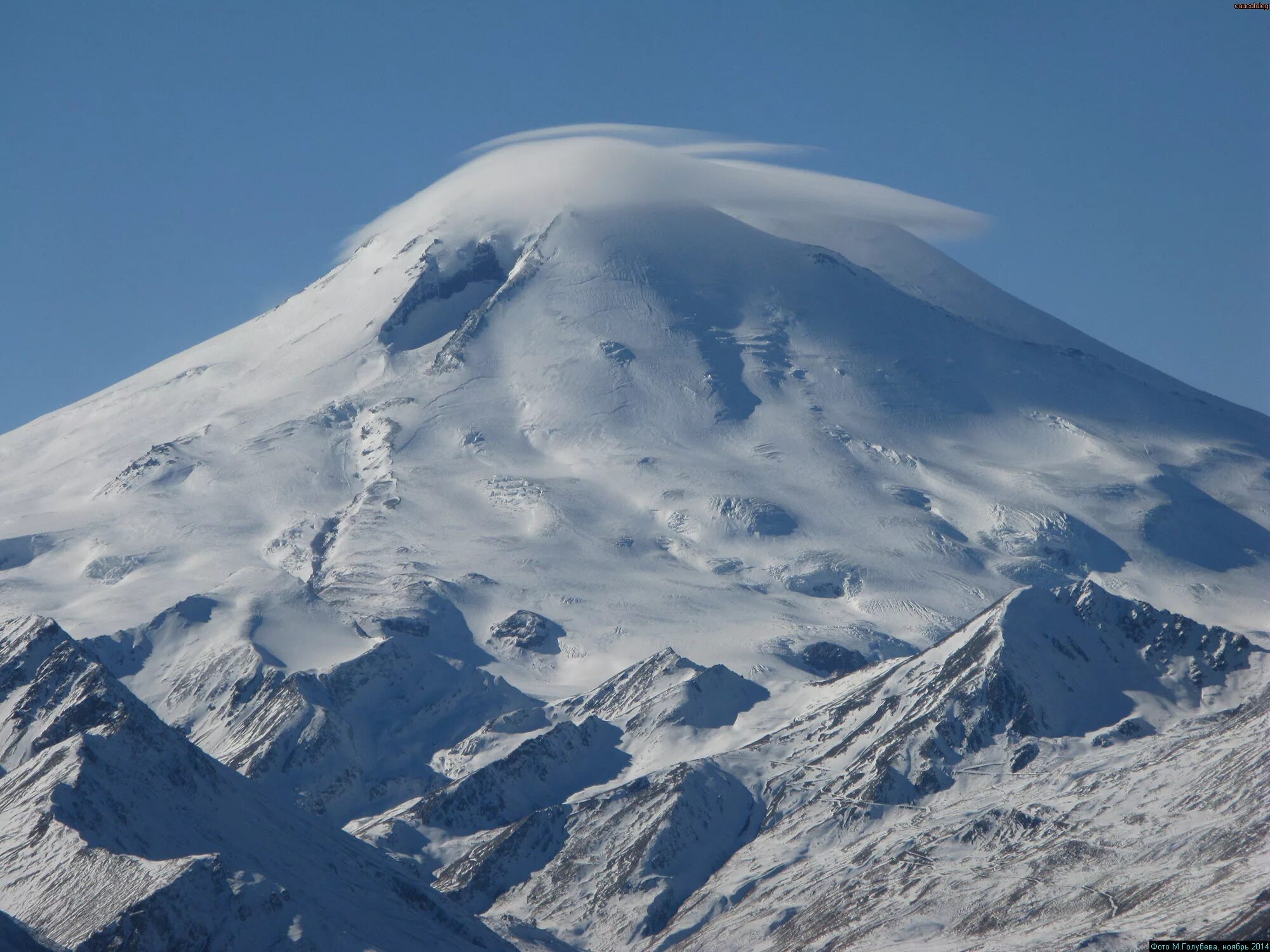 Эльбрус гора вулканы по высоте. Вершина горы Эльбрус. Ачкерьякольский ЛАВОВЫЙ поток Эльбрус. Западная вершина Эльбруса. Эльбрус 2 вершины.