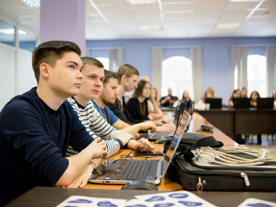 Образование прикладная информатика. Бизнес информатика. студенческое предпринимательство. студенты юургу. информатика в университете.
