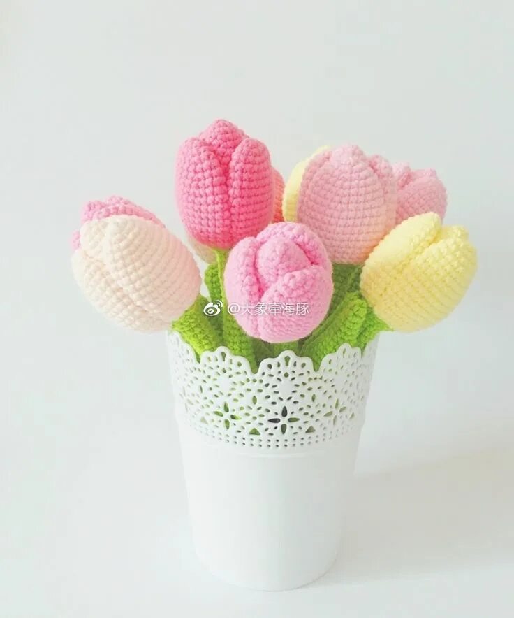 Тюльпан амигуруми. Вязаные тюльпаны крючком. Вязание крючком цветы тюльпаны. Вязаные тюльпаны крючком. Амигуруми.