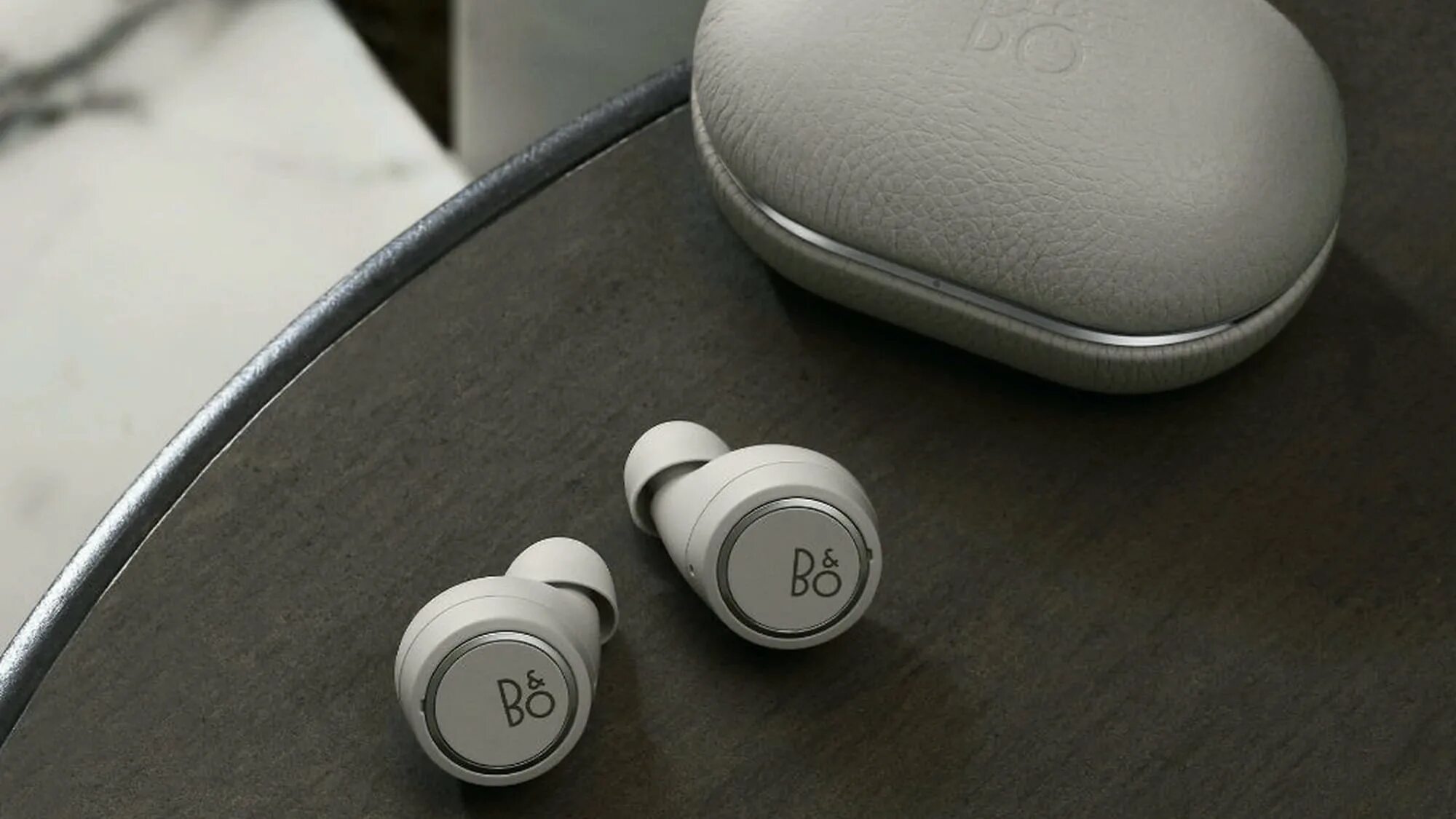 BEOPLAY e8 3rd. B&O BEOPLAY e8. Bang & Olufsen BEOPLAY EQ. Bang & Olufsen BEOPLAY EQ Sand Gold.