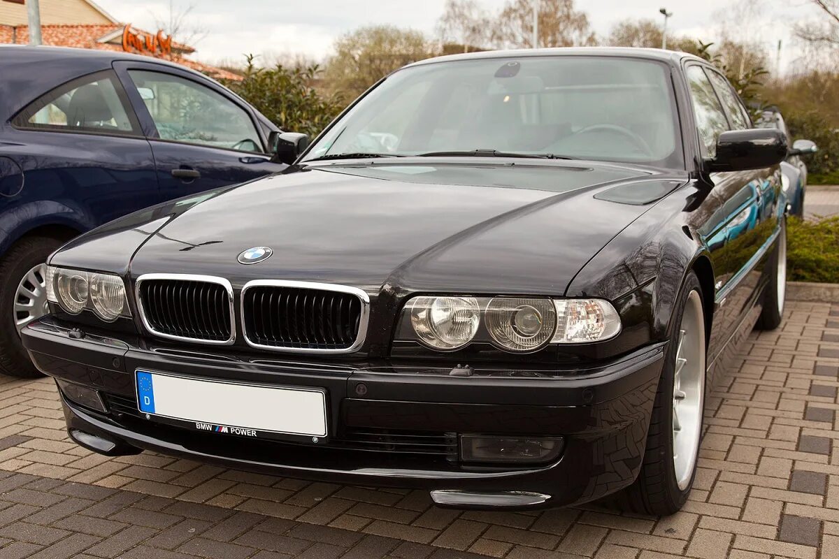 Бмв ру с пробегом. БМВ 7 е38. BMW e38 740i. БМВ 750 е38. БМВ 7 кузов е38.