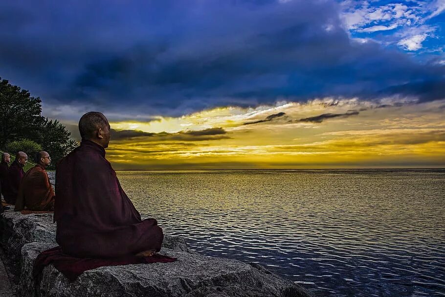 Девушка спокойствие. Душа человека. Созерцать бога. Монах медитирует. Уединение с богом.