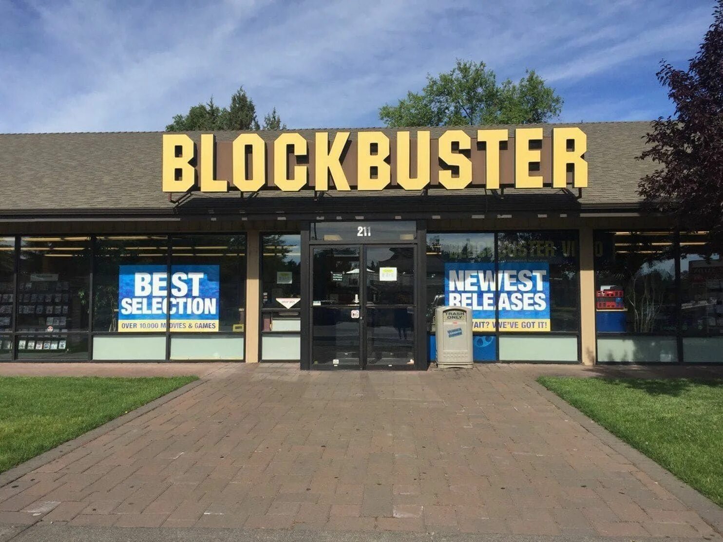 Блокбастер видео. Магазин blockbuster. блокбастер компания. blockbuster video компания. blockbuster store.