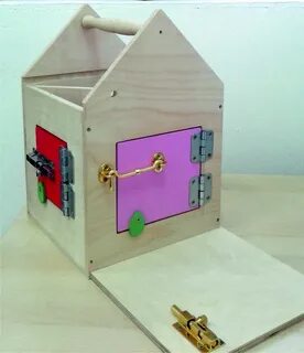 Игрушка с замочками