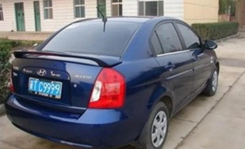 Пластик хендай акцент. Hyundai Accent спойлер. Спойлер на акцент Хендай 2006. Спойлер Хендай акцент 1. Hyundai Accent 2005 красный со спойлером.