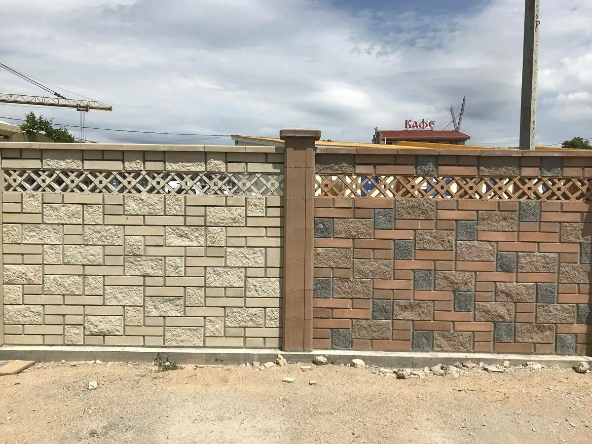 Стоун тэк севастополь французский камень. Французский камень в симферополе донское. Французский камень симферополь. Французский камень донское крым. Элит стоун заборные столбы.