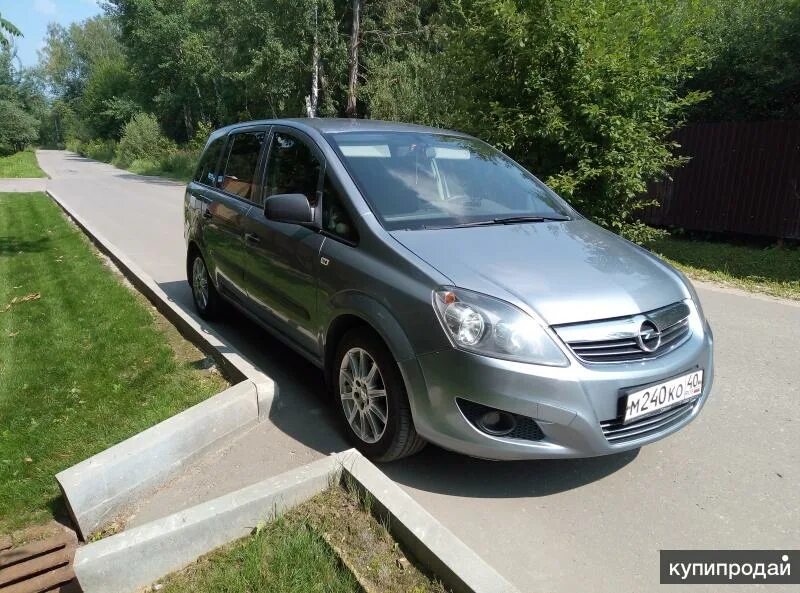 Опель зафира б 2010. Opel Zafira 2010. Opel Zafira b 2010. Опель Зафира 2010 года. Опель Зафира 2010 и Гранд Сценик 2010.