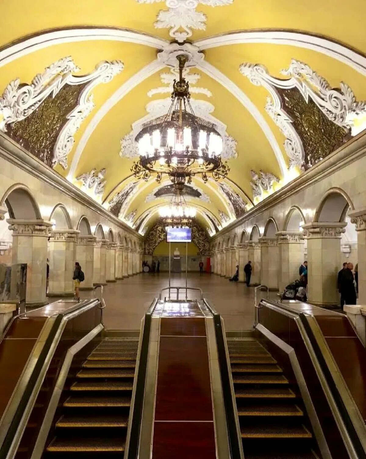 8 московский метрополитен. Станции Московского метро. Красивые станции Московского метрополитена. Метро Москвы красивые станции метро. Самые красивые станции метро Москвы.