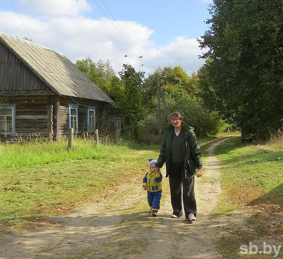 Почему деревня лучше города. Жизнь в деревне. Горожанин в деревне. Городской житель в деревне. Простая жизнь в деревне.