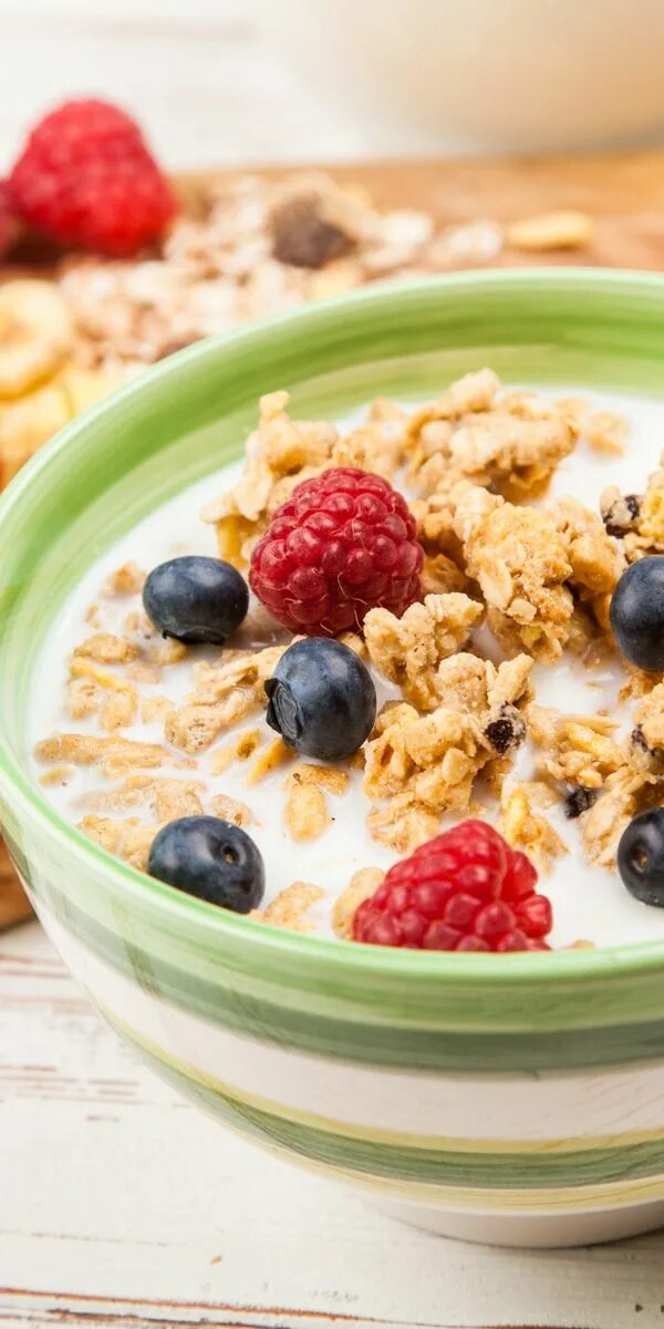 Как готовить мюсли с молоком. Granola мюсли. завтраки гранолы мюсли. мюсли с йогуртом. мюсли с йогуртом на завтрак.