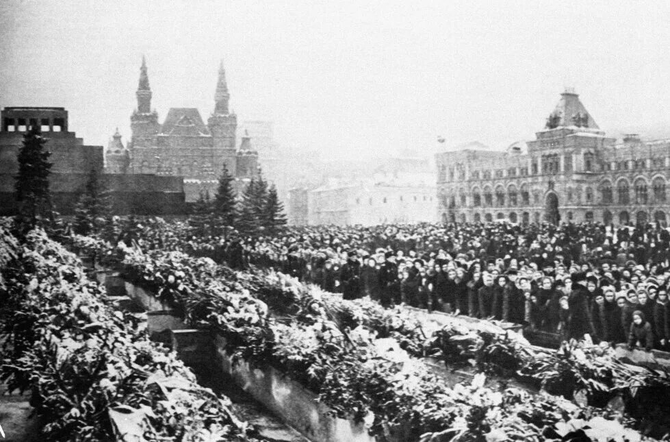 Смерть сталина 1953. Похороны сталина 1953. Сталин 1953 похороны. Похороны сталина 1953. Сталин иосиф виссарионович похороны сталина.