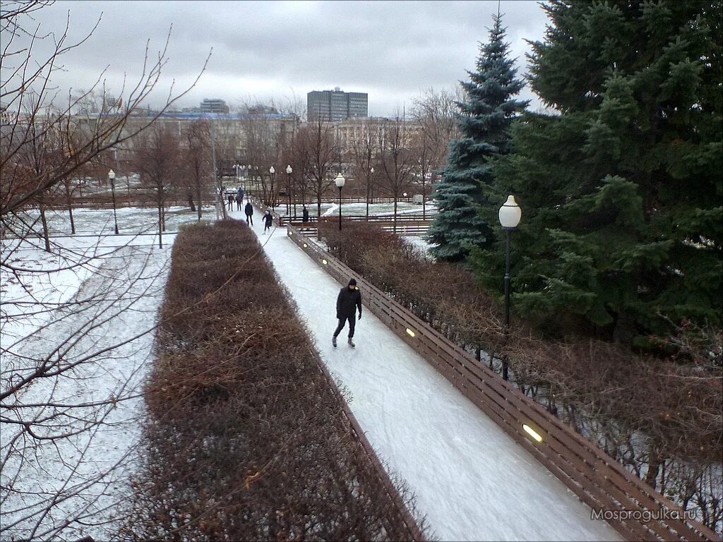 каток на тамбовской улице. фабрика счастливых людей парк горького. открытый каток. каток на фабрике 1 мая. каток фабричный дедовск.