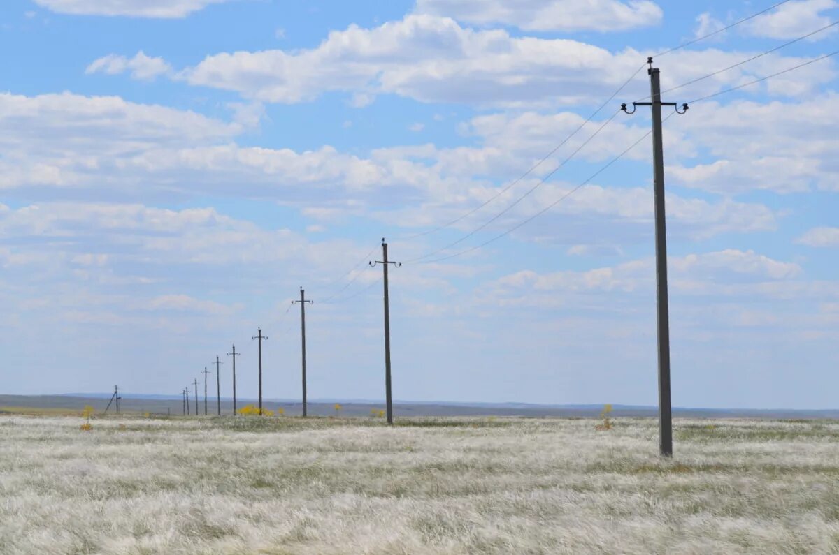 Изолятор для вл 10 кв для провода сип 3. Высоковольтная линия электропередач 10 кв. Лэп 6 10 кв. Вл 6-10 кв. Опора вл 10 кв.