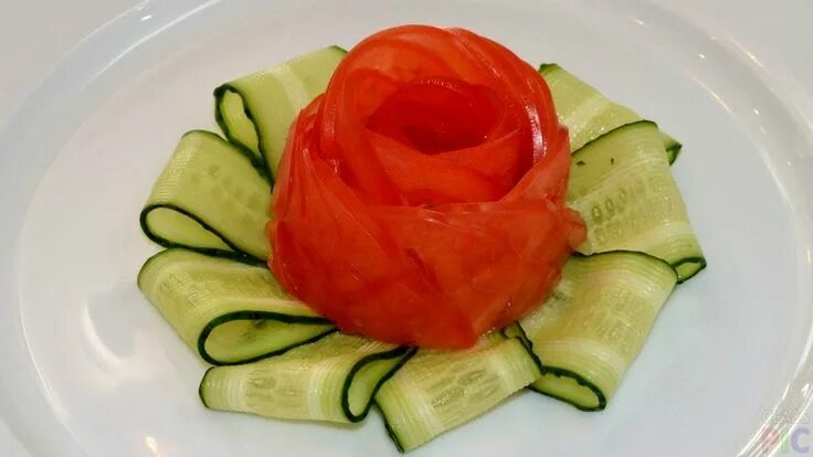 Карвинг огурца. Украшения из огурца и помидора. Decoration of vegetables. - YouT