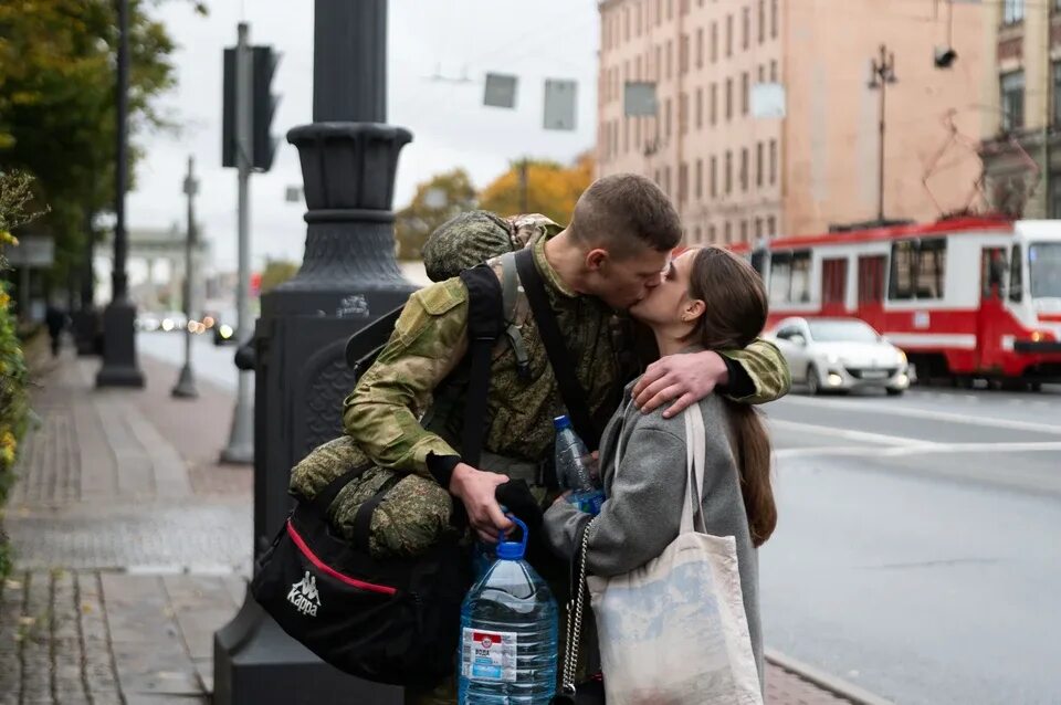 Мобилизованные проводы Рязань. Отец провожает мобилизованные. Мобилизация фото. Мобилизация в СПБ. Когда мобилизованные вернуться домой в россию