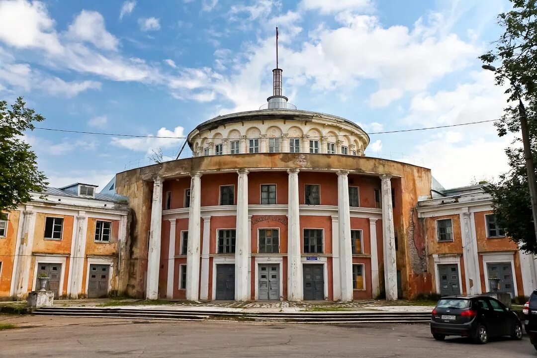 Окрестность раньше. Речной вокзал Тверь. Речной вокзал г Тверь. Тверской Речной вокзал достопримечательности Твери. Речной вокзал Тверь сейчас.