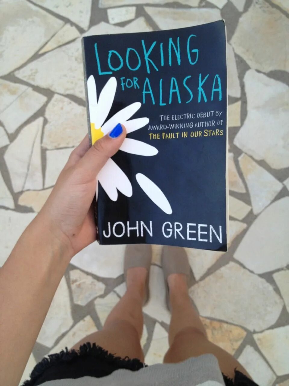 Джон грин аляски. В поисках Аляски. Джон Грин. Джон Грин Аляска. В поисках Аляски Джон Грин книга. В поисках Аляски 2005 Джон Грин.