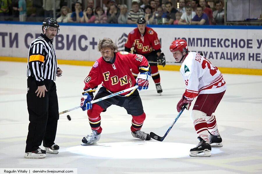 левша в хоккее. хоккеисты фамилии. хоккейная фамилия. хоккейная фамилия. хоккейный турнир.