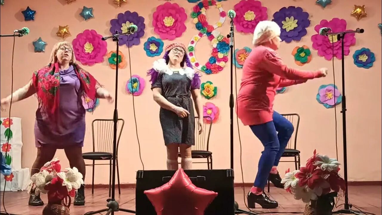 Сценка дискотека 80 х. Сценка на дискотеке. деревенская дискотека сценка.