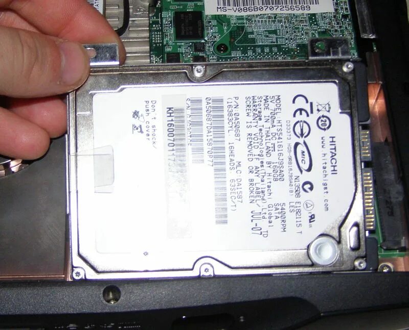 Соединить жесткие диски windows 10. Как почистить ssd. Замена жесткого диска на ноутбуке на ssd. Жесткий диск ссд. Разделить жёсткий диск windows 10.