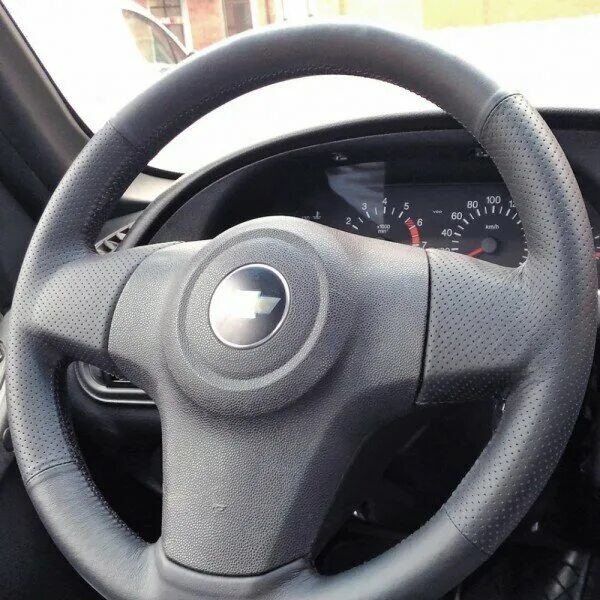 Lada niva 2022. руль нива тревел 2022 накладка сигнала. диаметр руля нива тревел. руль от chevrolet niva travel. лада гранта салон 2022 руль.