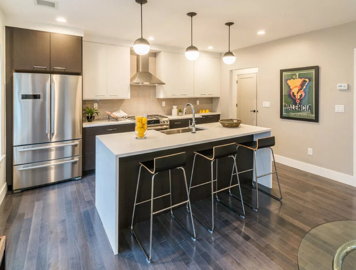 Кухня с островом и гостиной. Угловая кухня с островом. Дизайнерские кухни с островом. Кухни с островом в современном стиле. Кухня в современном стиле.