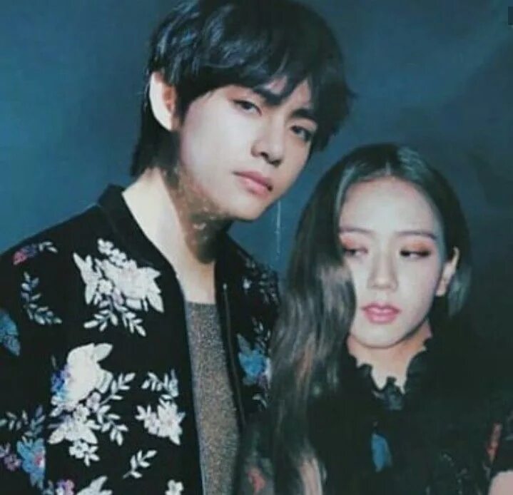 Bts v blackpink jisoo. Тэхен и джису. Bts jisoo. Джису и тэхен. Bts jisoo.