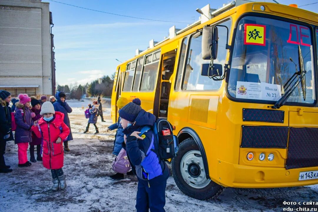 Автобусы дети новый. Школьный автобус. Шкільний автобус. Школа автобус. Школьный автобус дети.