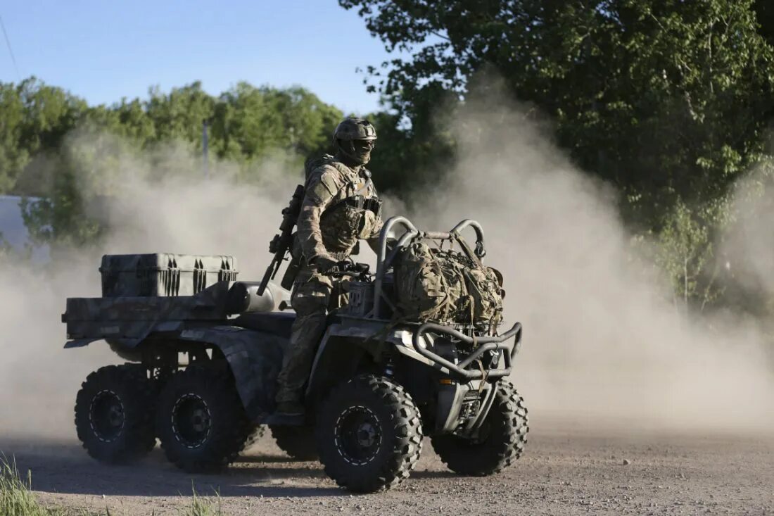 Военный квадроцикл. Polaris багги армейский. Военный квадроцикл Полярис. Багги Эскадрон ИНТРАЛЛ. Военные квадроциклы.