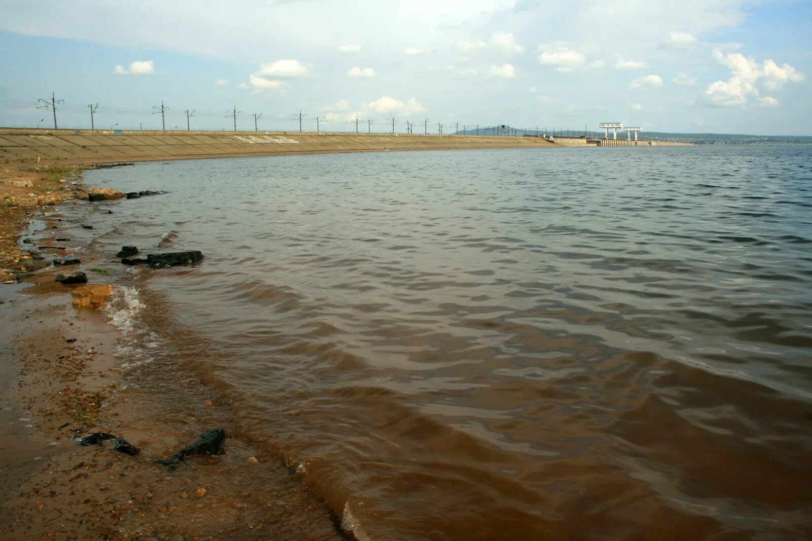 Загрязнение водохранилища. Братское водохранилище загрязнение. Берег водохранилища. Затопление Братского водохранилища. Братское водохранилище экологические проблемы.