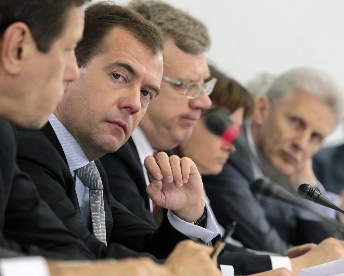 Кудрин и Медведев. Кудрин против Медведева. Шувалов и Медведев. Фото Медведева и Кудрина.