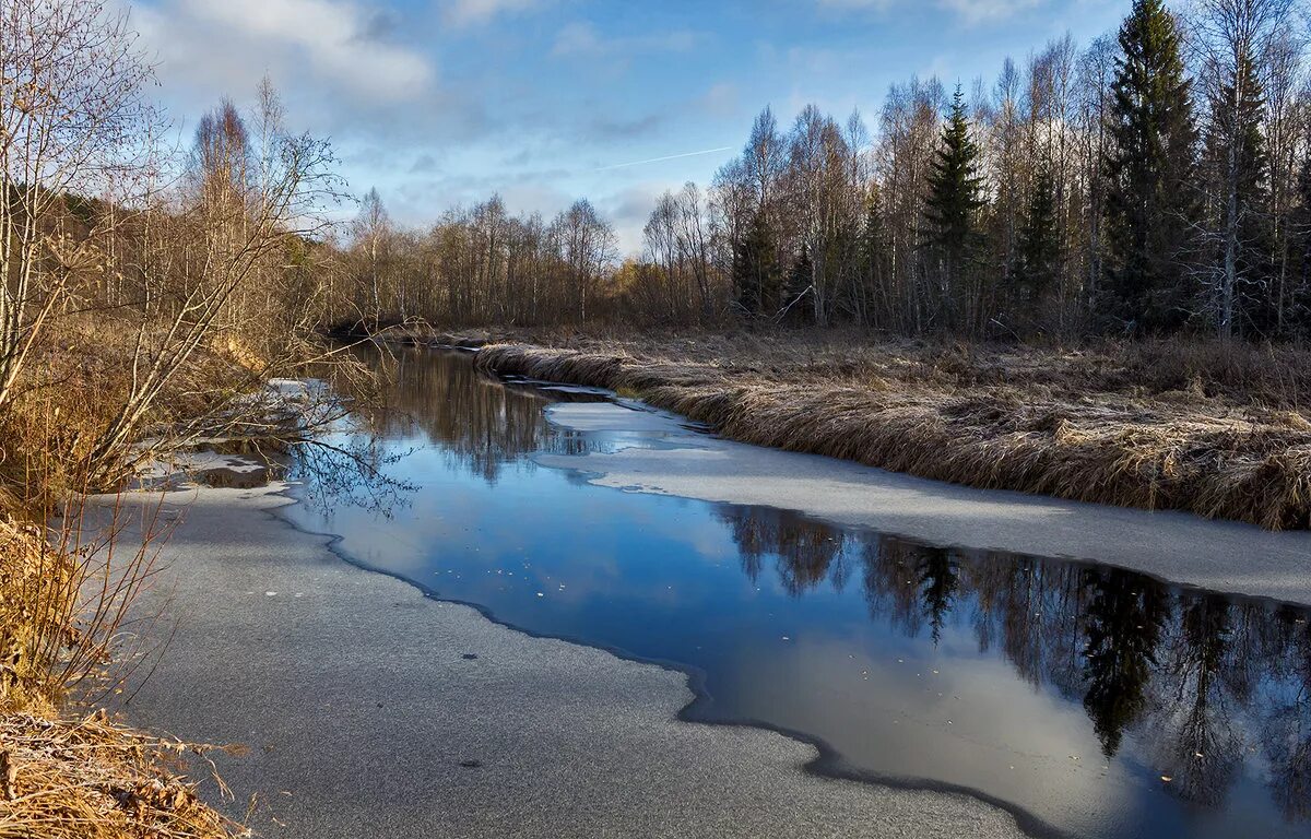 Зима замерзшая река. Замерзшая река. Замерзшее окно. Озеро байкал ледостав. Зимняя замерзшая река.