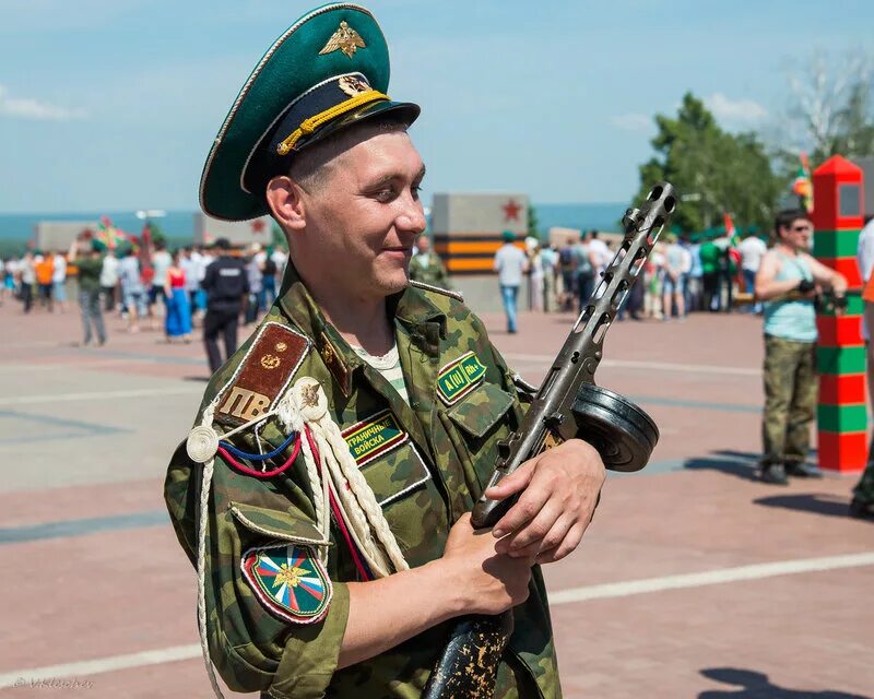 С днем пограничника. Пограничная тематика. День пограничника в России. С праздником пограничных войск. Мужчина 28 мая