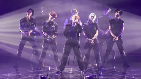 Включи видео stray kids песня