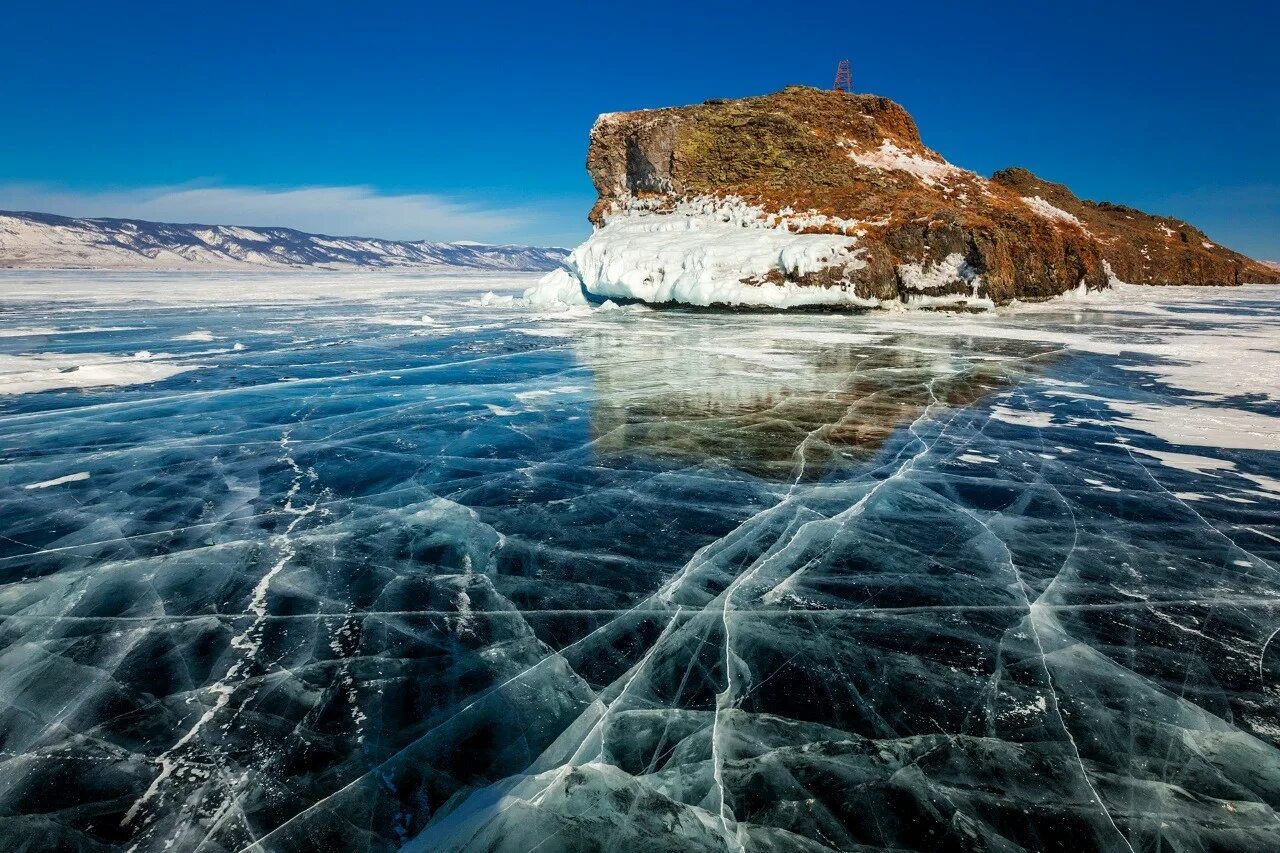 Озера байкал особенности рельефа. Озеро Байкал. Рельеф Байкала. Берег Байкала зимой. Байкальская вода.