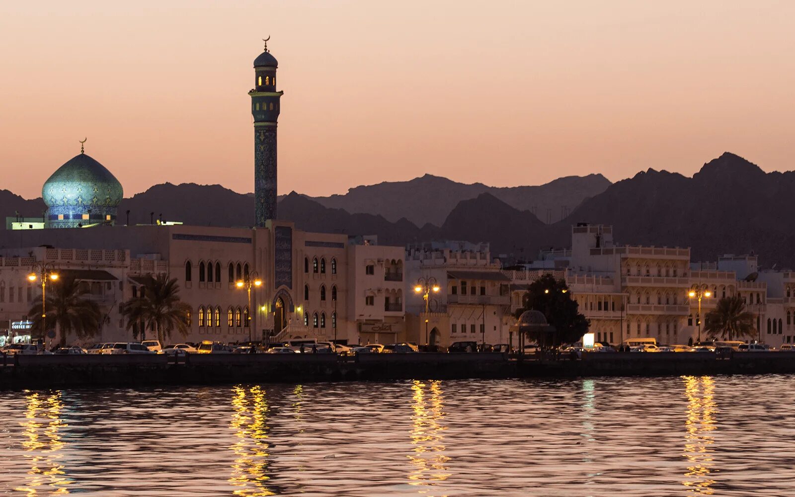 Маскат оман достопримечательности. Маскат центр города. Muscat маскат. Султанат оман столица. Маскат старый город.