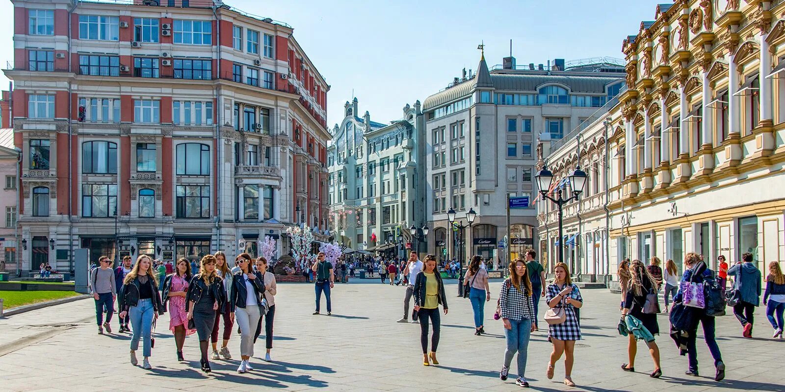 Дом моделей в Москве на Кузнецком мосту. Общесоюзный дом моделей на Кузнецком мосту. Центр Москвы. Знаменитости на улице в Москве. Москве нужен киев