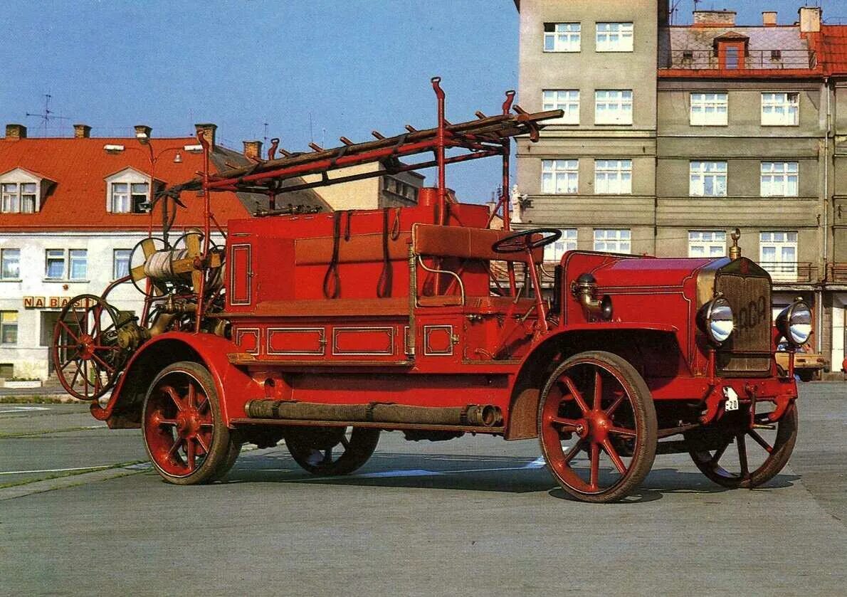 Первая пожарная машина. Пожарная машина Вандерберг 1901. Пожарный автомобиль. Старинные пожарные автомобили. Старинный пожарный насос.