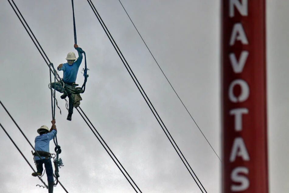 электромонтер линейщик обучение. электромонтер-линейщик вл 10кв. электромонтер-линейщик вл 10кв. трапы для вл 35 110 кв. работа электромонтер линейщик.