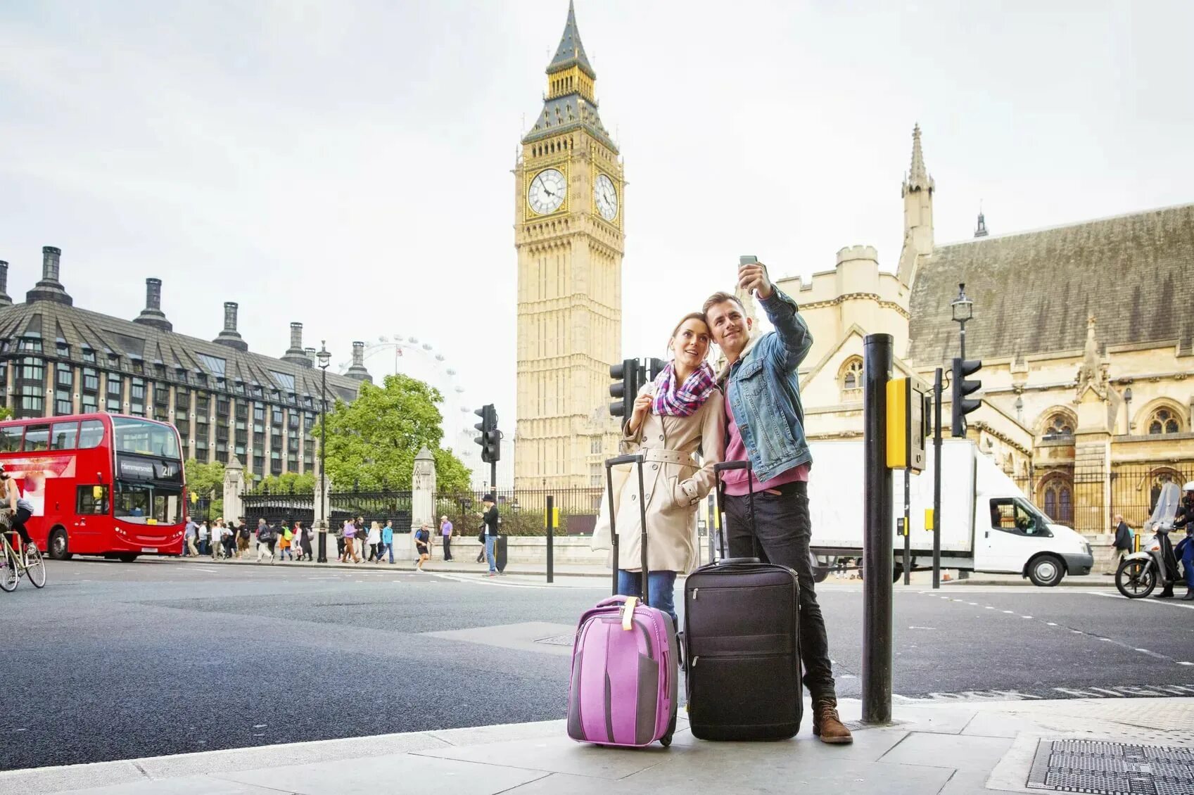 Leaving uk. Туристы в Великобритании. Туризм в Великобритании. Туристы в Лондоне. Прогулка по Англии.