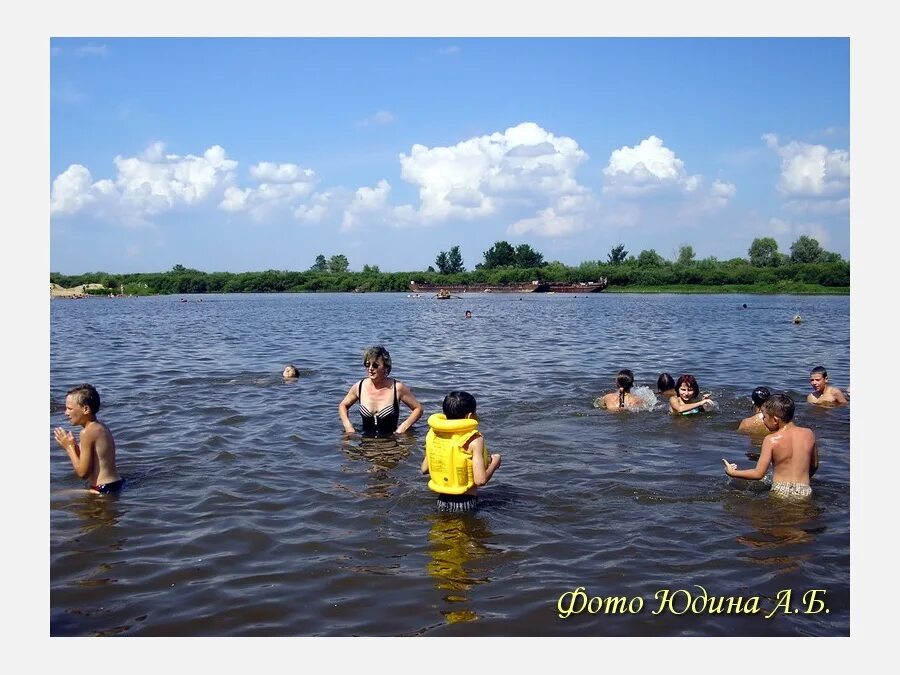 Уровень воды в реке клязьма. Река Клязьма в Вязниках. Купание на Клязьме. Клязьма Вязники пляж. Река Клязьма купание.