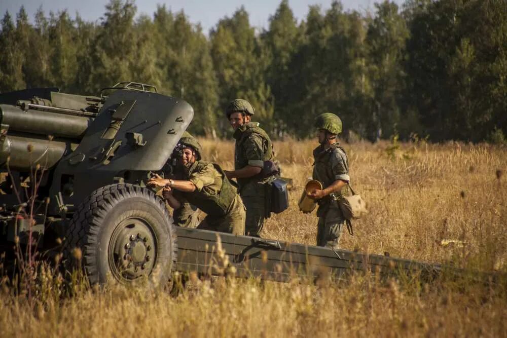 В погоново. Погоново полигон Воронеж. Полигон армия артиллерия. Военные учения на полигоне. Артиллеристы.