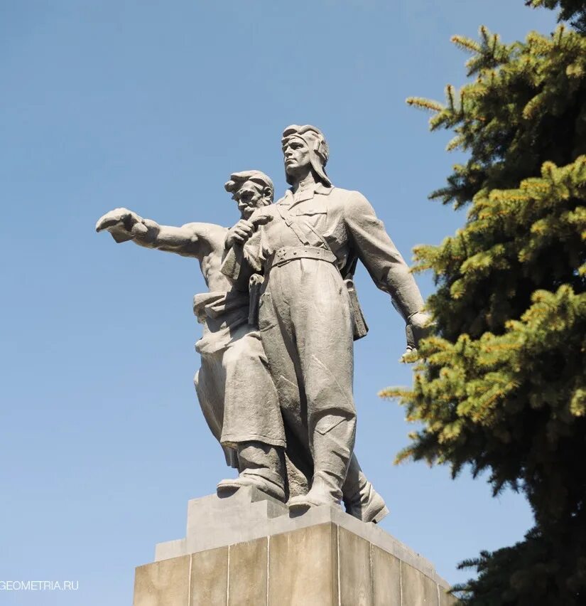 В каком городе установлен памятник уральский. Памятник уральскому добровольческому корпусу екатеринбург. памятник удтк в екатеринбурге. памятник добровольцам-танкистам в екатеринбурге. памятник уральскому добровольческому танковому корпусу.