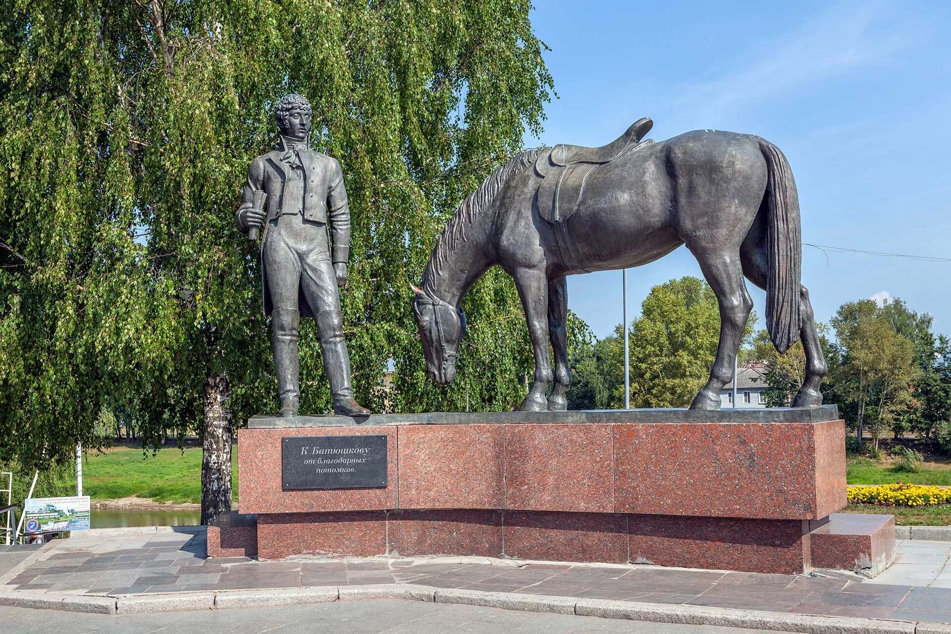 Какие памятники в 18 году. Памятник Батюшкову в Вологде. Памятник Константину Батюшкову в Вологде. Памятник поэту Батюшкову в Вологде. Памятники культуры Вологодской области Батюшкову.