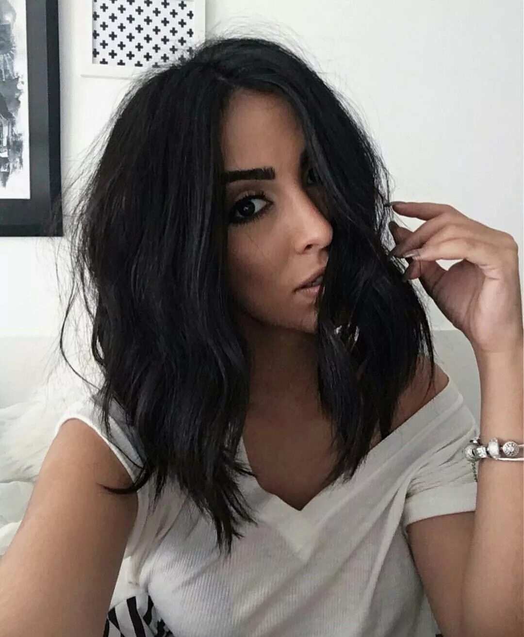 Шей митчелл омбре. Прически на черные волосы средней длины. Черный цвет волос. Лонг боб черные волосы. Средняя длина волос черные.